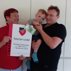 Der SV  Lonsee begrüßt sein 1800. Mitglied mit einer Überraschung